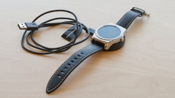 LG Watch Urbane_charging-650-80