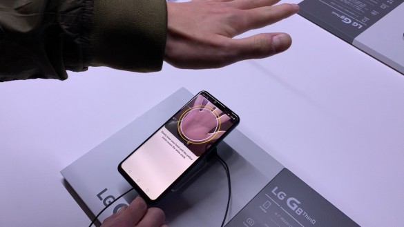 eerste-beelden-g8-thinq-smartphone-met-handpalmscanner